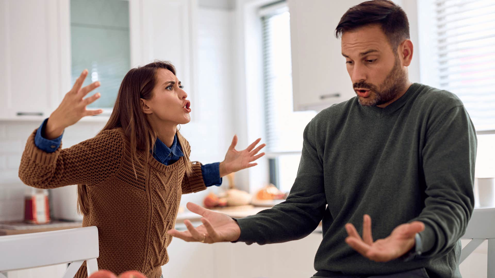 woman arguing with psychopathic man who lacks remorse