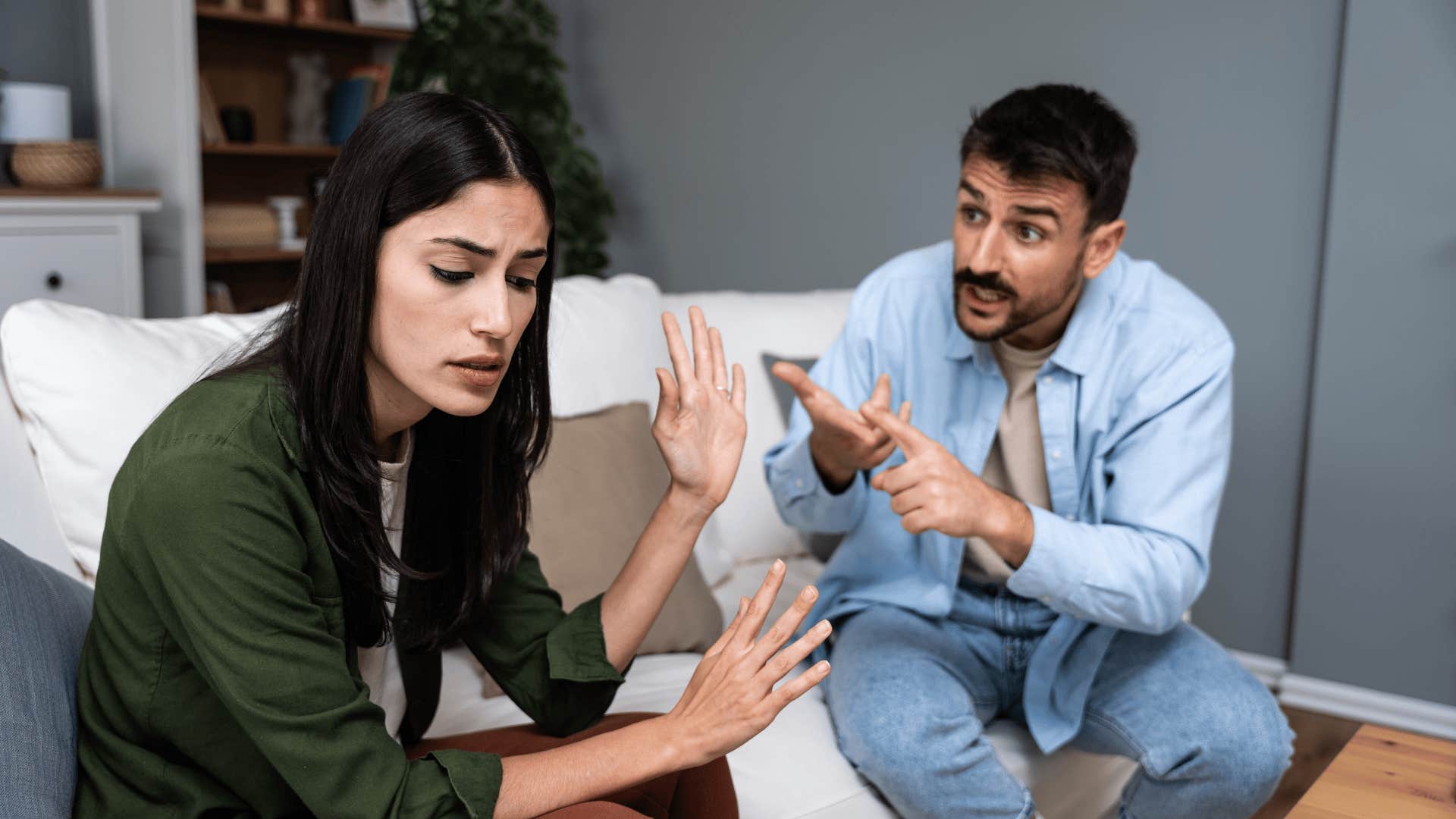woman arguing with psychopathic man who lacks empathy