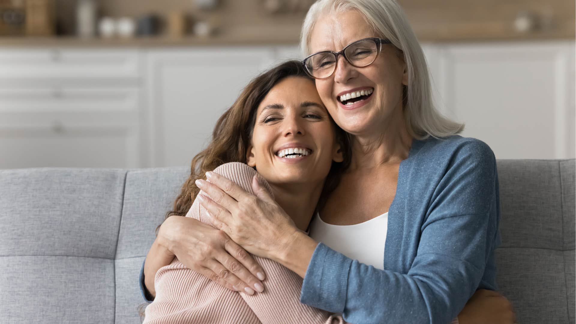 adult woman hugging her mom who allowed her to learn from her mistakes