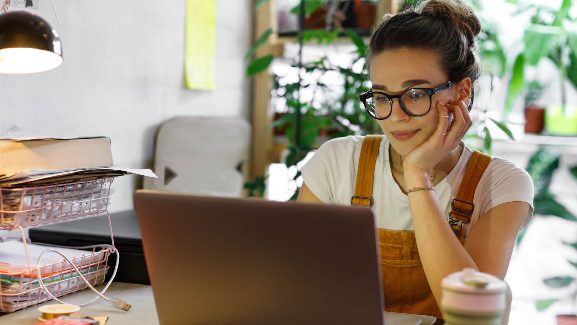 young woman working on laptop disagreeing with family style offices