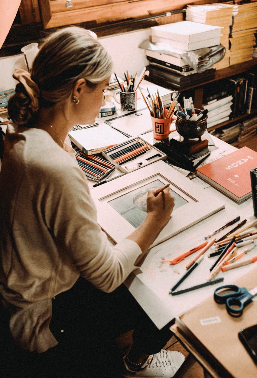 Woman focused on her project after quitting the internet for two weeks