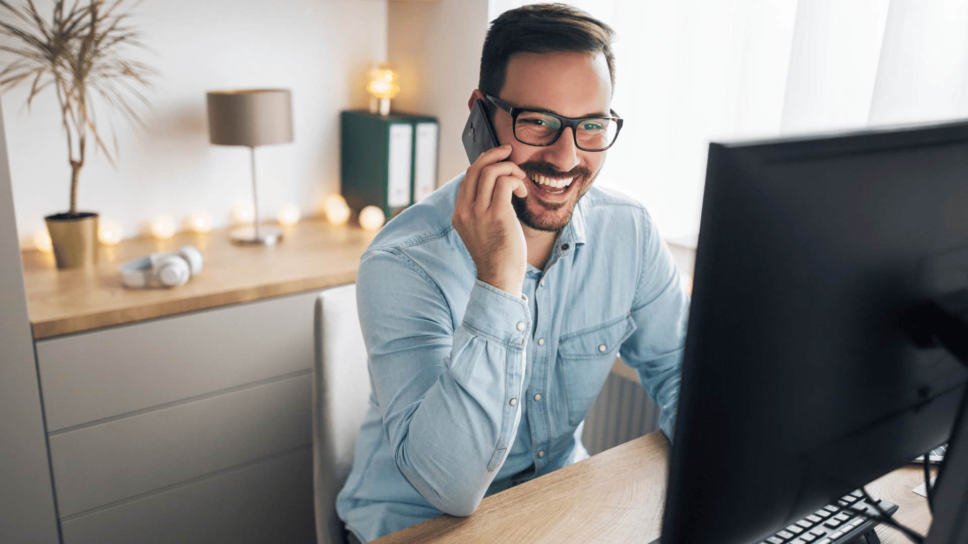 professional man talking on the phone at his desk