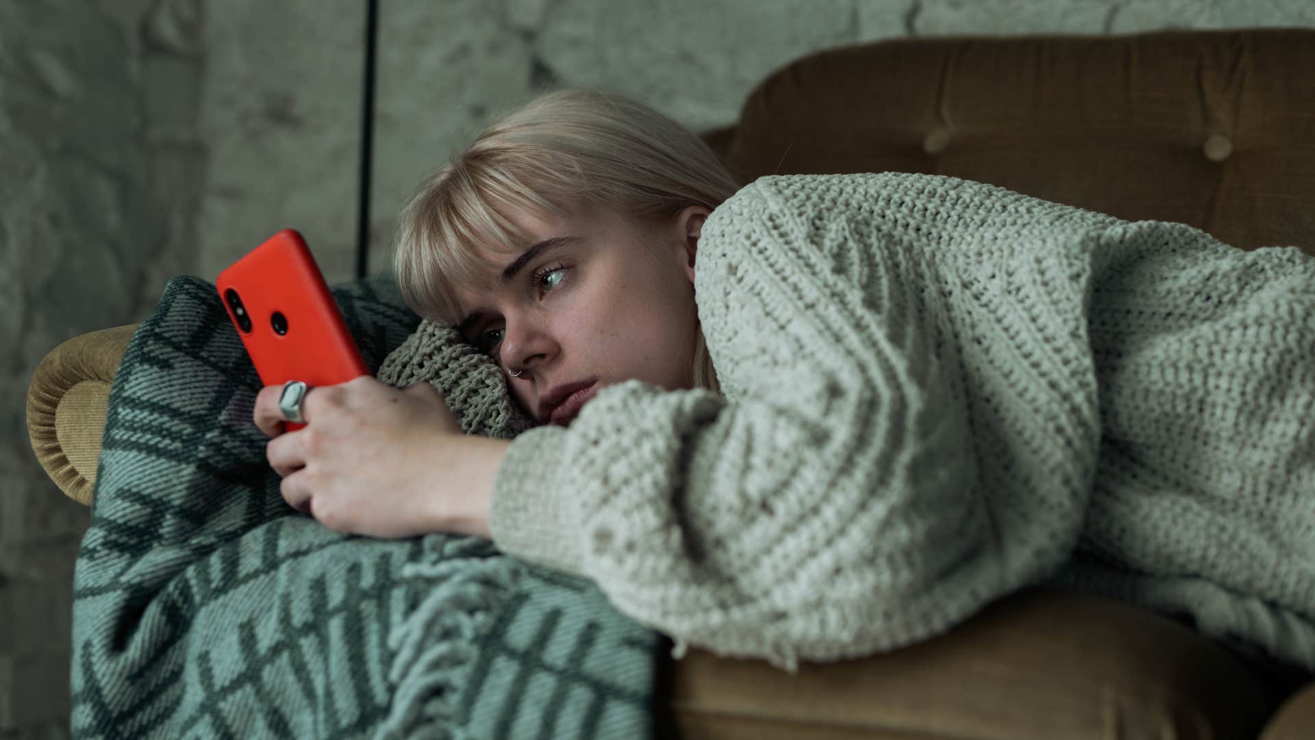 woman comparing herself to unrealistic expectations on social media