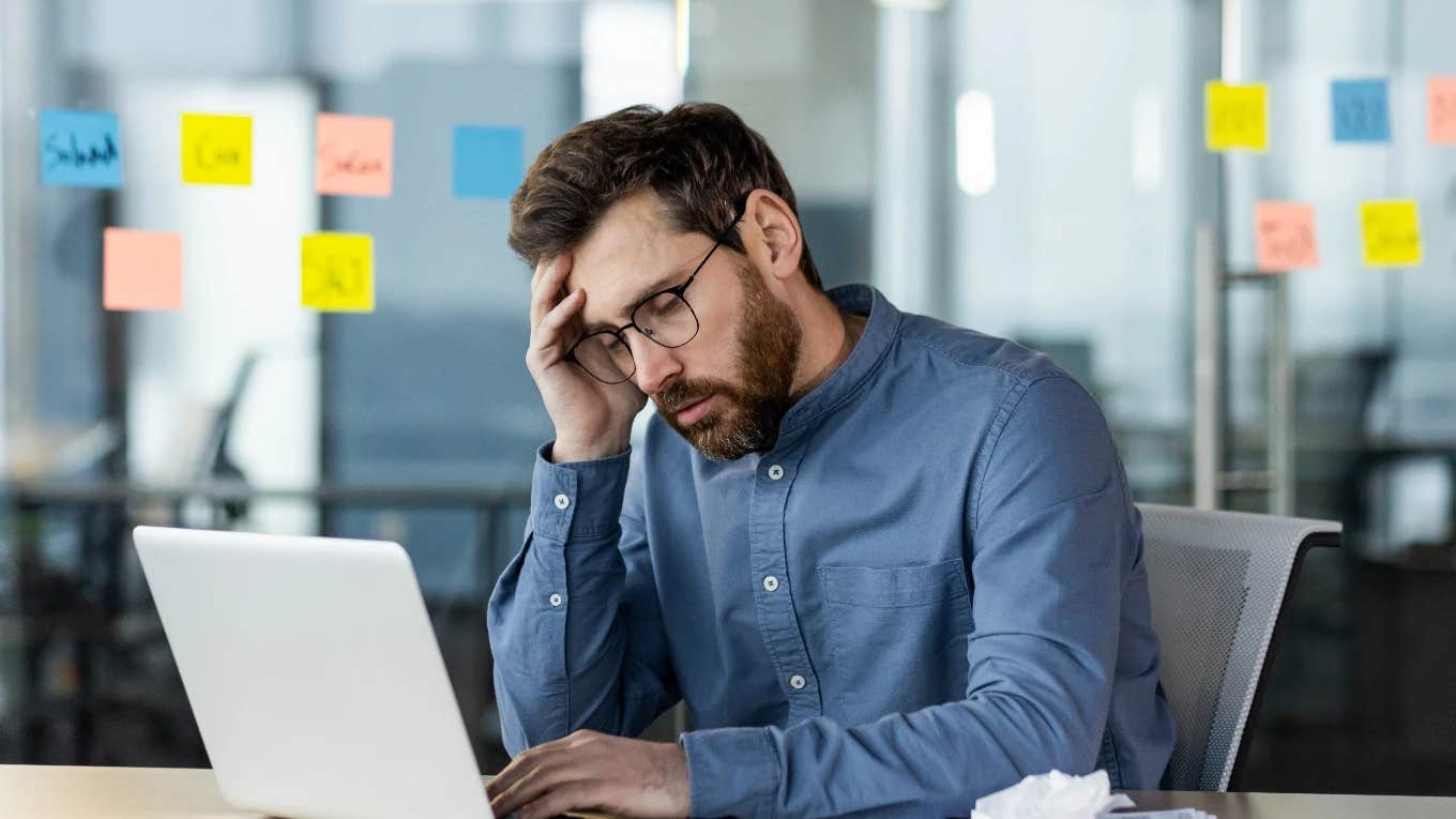 Signs Of Being Overworked That Jobs Want You To Think Are Normal man who is being overworked