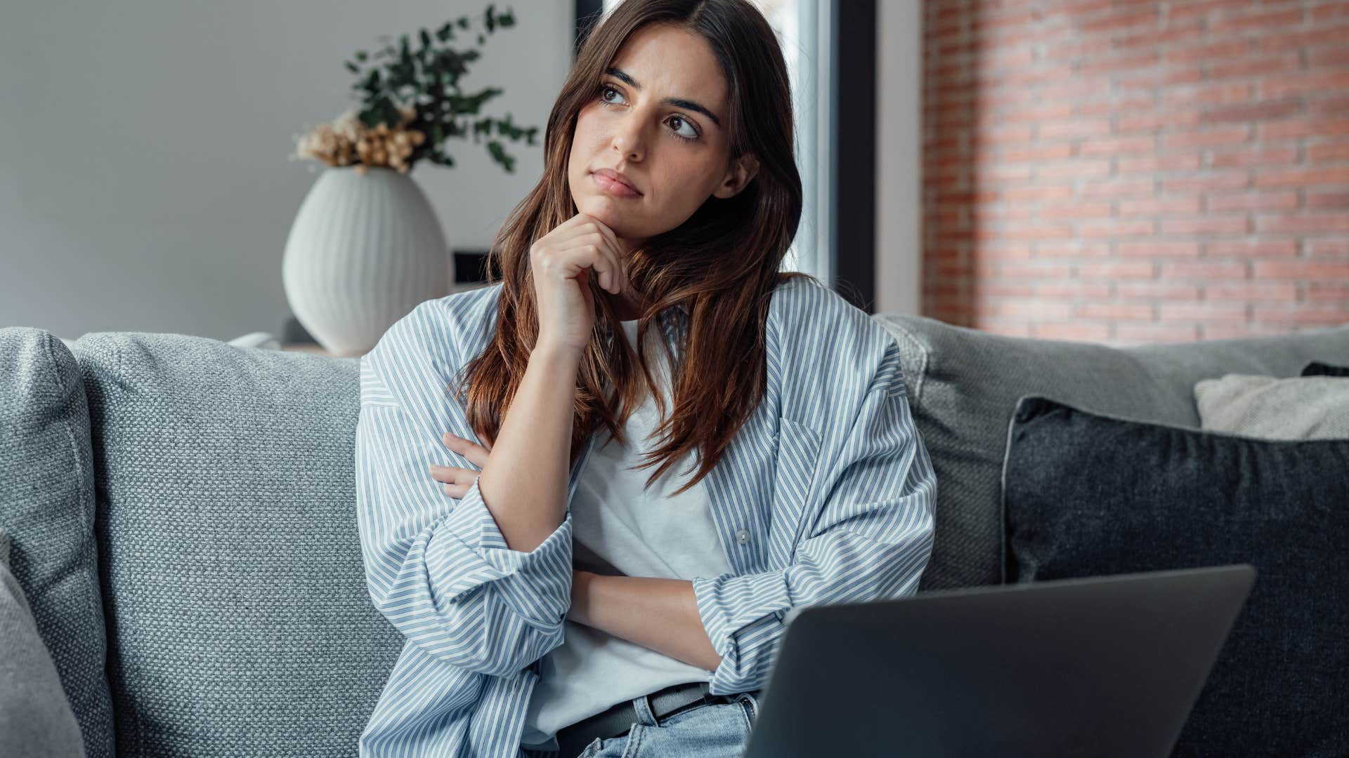 woman feeling distracted by learning same lesson