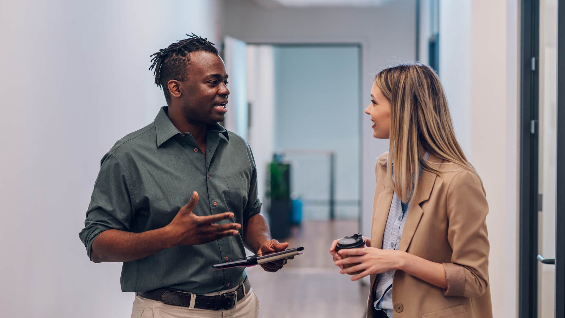 employee asking question to colleague