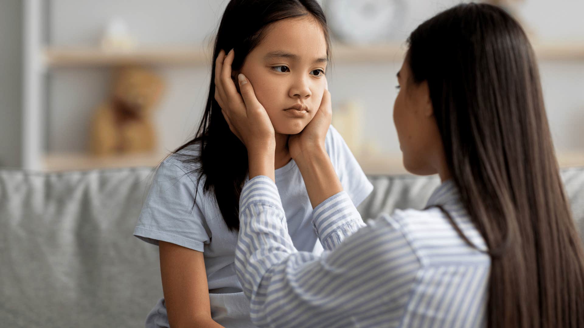 A mother warns her daughter of the dangers of the world causing her to mistrust people.