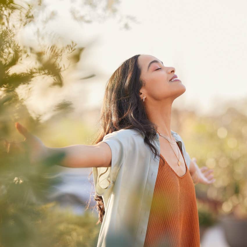 woman creating a powerful first impression by overcoming bad habits