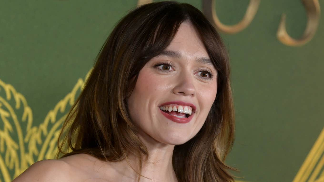 SNL Apologizes To White Lotus' Aimee Lou Wood For Sketch About Her Teeth