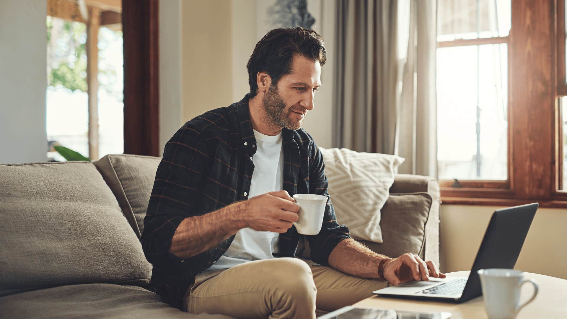 man on computer with strange behaviors that perplexes women