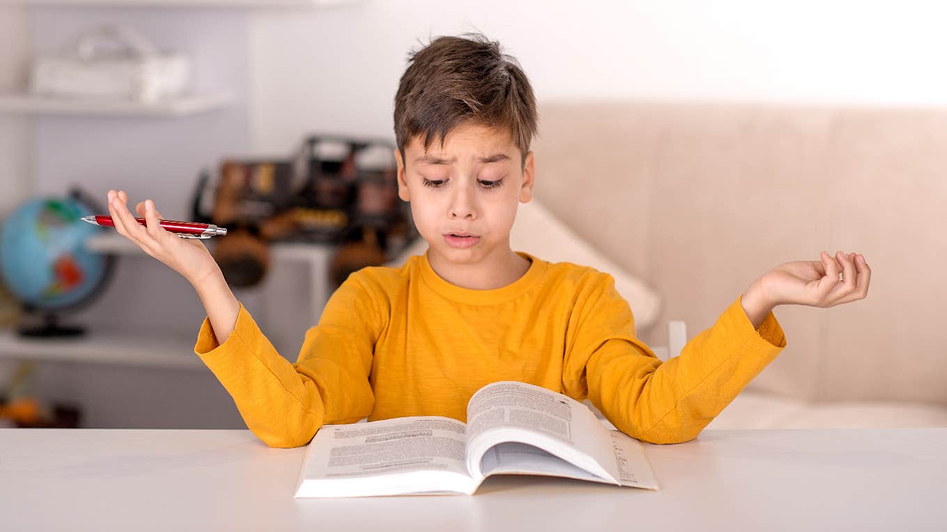 Teacher Says Kids Can't Read Or Think Critically Because Adults Can't Either kid can't read or think critically