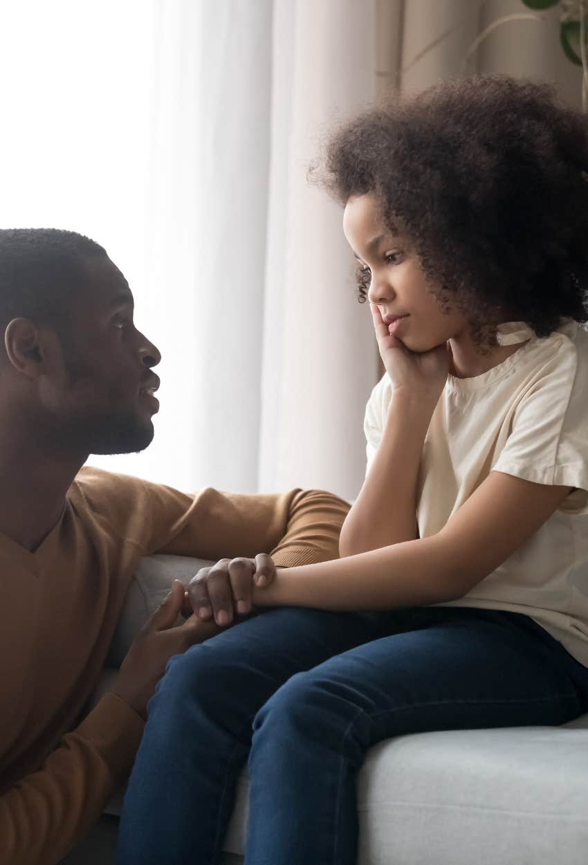 A parent using the BEND method with child