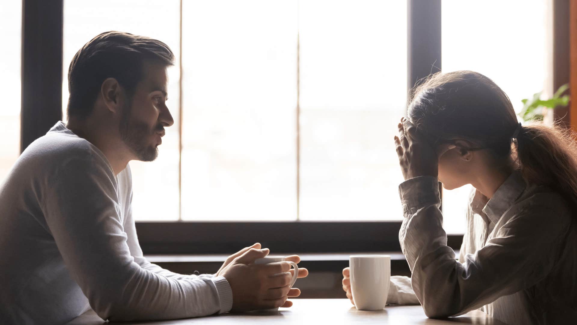 upset woman on date with man who might be a narcissist