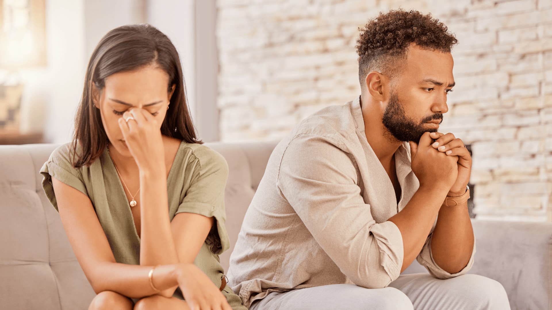 upset woman on couch next to man who is a narcissist in disguise
