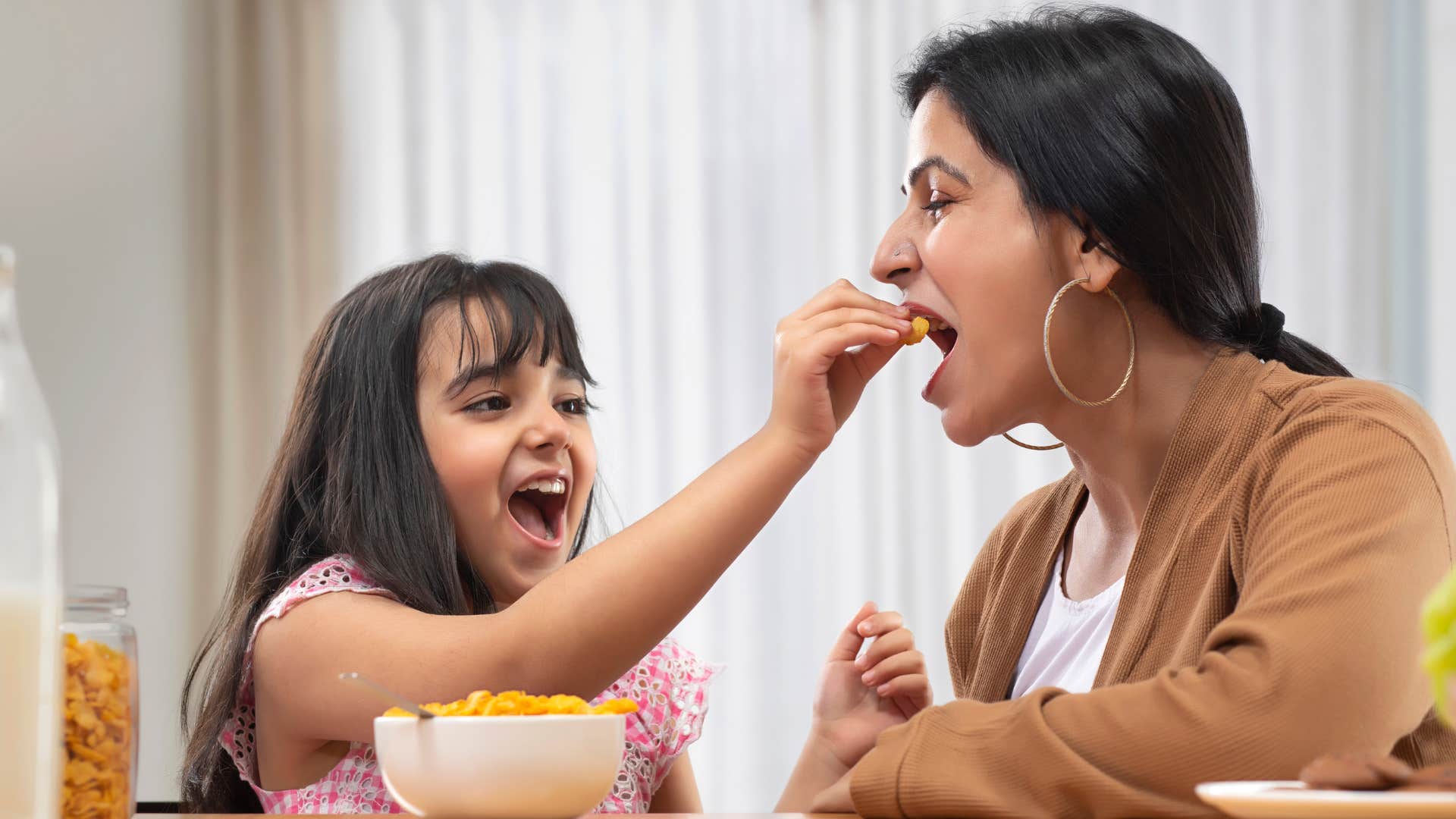 enjoy food things parents teach daughters before they leave home 
