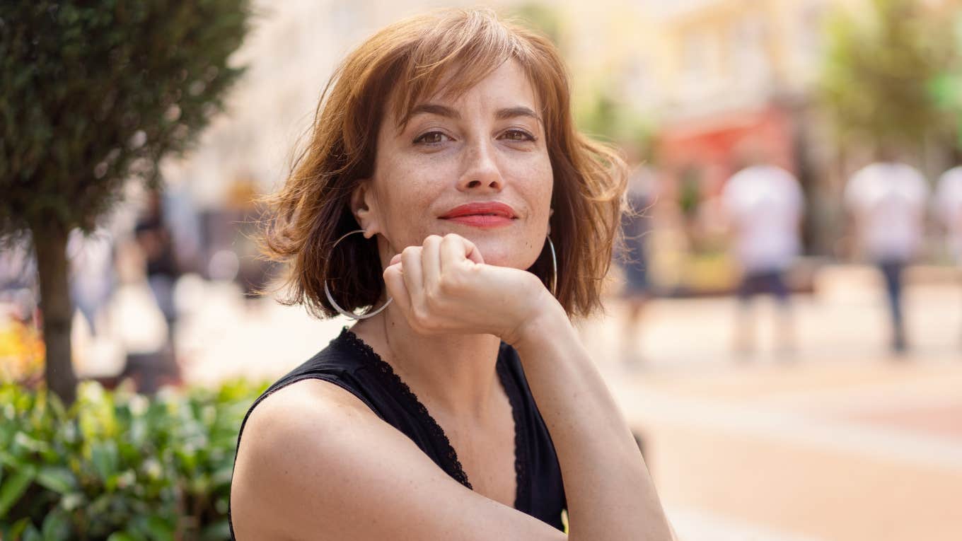 Mental Health Experts Share The One Time-Crunching Habit That Saves Them Hours Each Week Woman saves time.