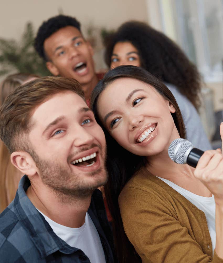 Man's ugly habit is to treat woman differently around friends