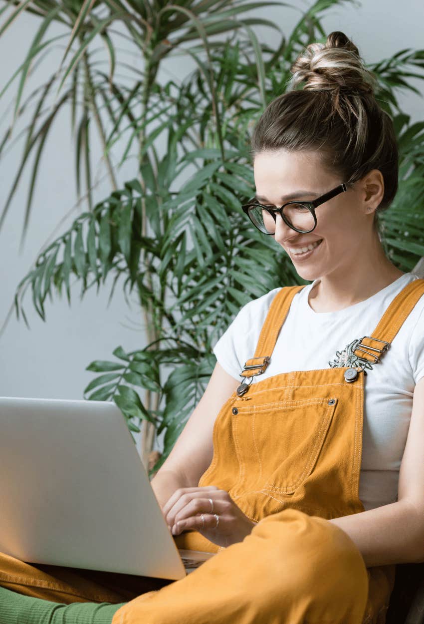 Woman going on a virtual trip fully experience life cant afford travel