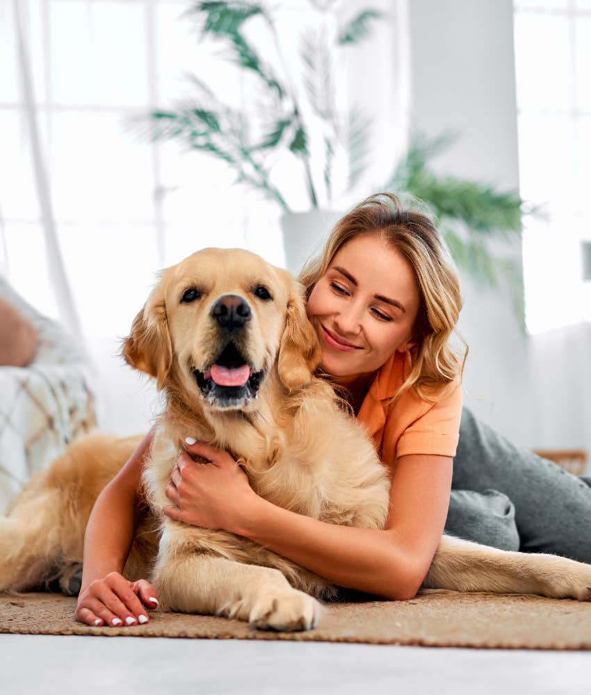 woman chooses a golden retriever for a dog