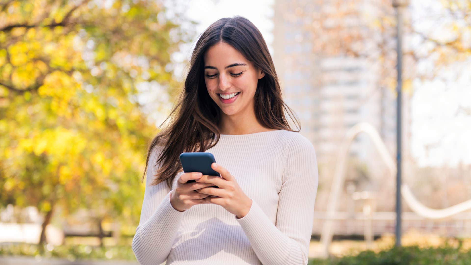 woman practicing gratitude and improving psychological health