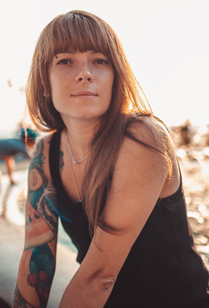 woman who refuses to cover her tattoos for her boyfriend's family dinner