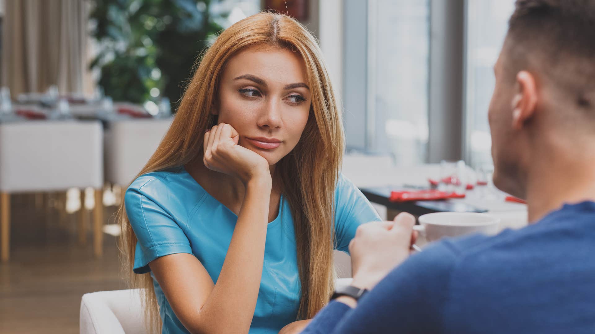 a man tells his tinder date that she reminds him of his ex on their first meeting