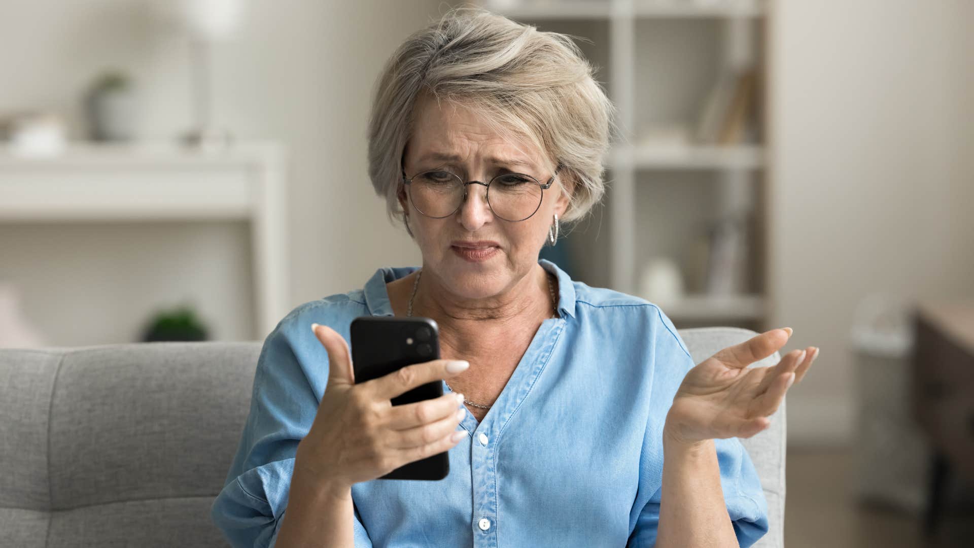 an elderly woman is confused over getting several messages at once