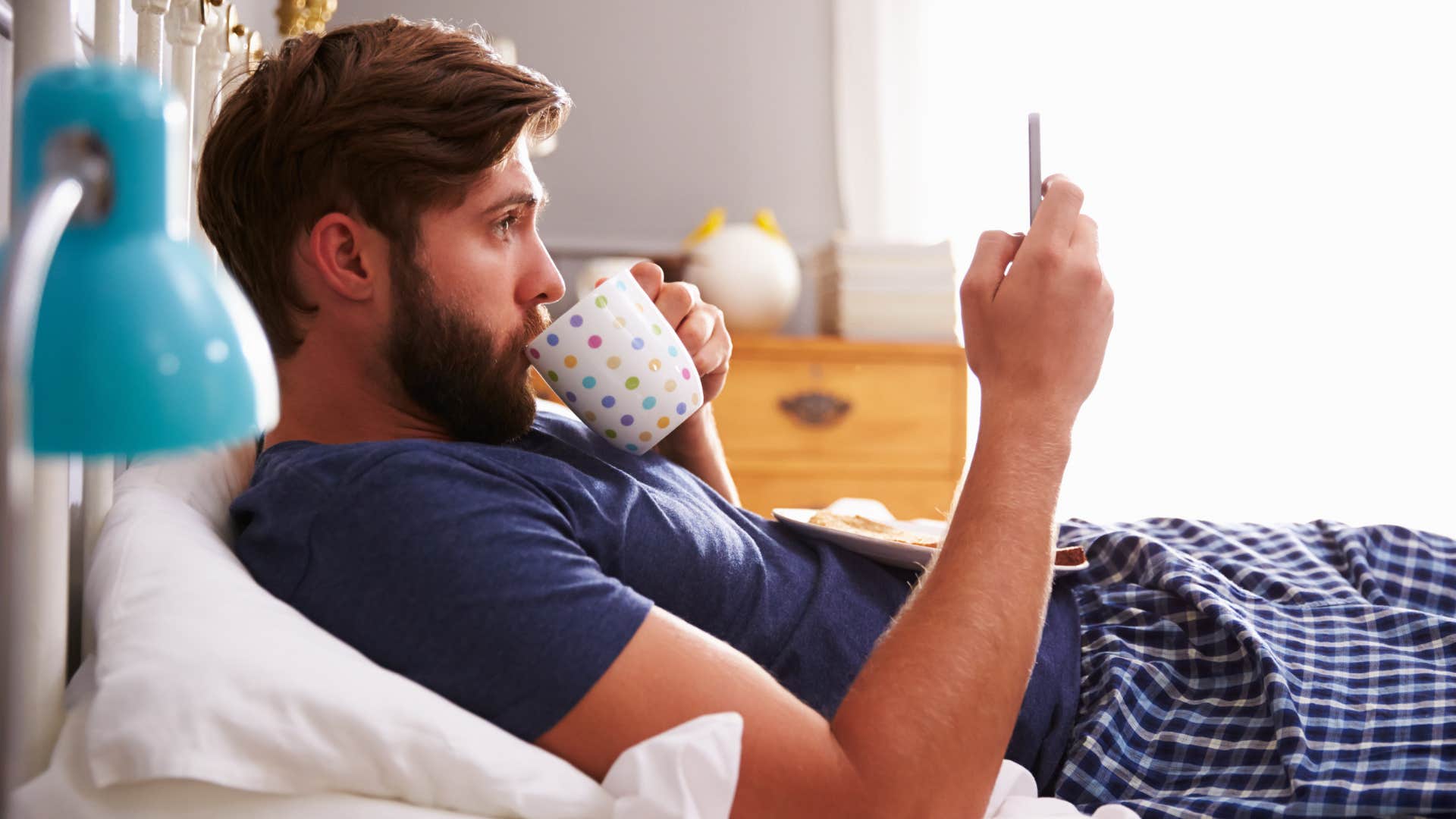 a man wonders why his narcissistic ex girlfriend is calling him several times