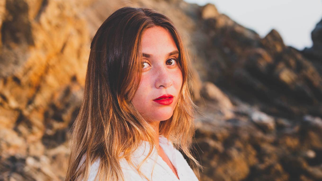 Behaviors That Seem Narcissistic But Are Actually Signs Of A Socially Awkward Person Behaviors That Seem Narcissistic But Are Actually Signs Of A Socially Awkward Person