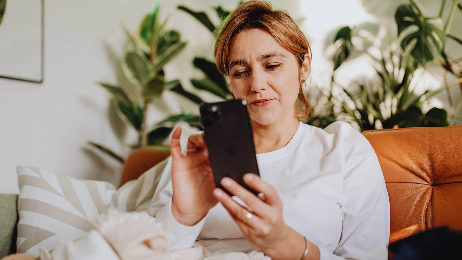 woman who seems rude because she's ignoring messages