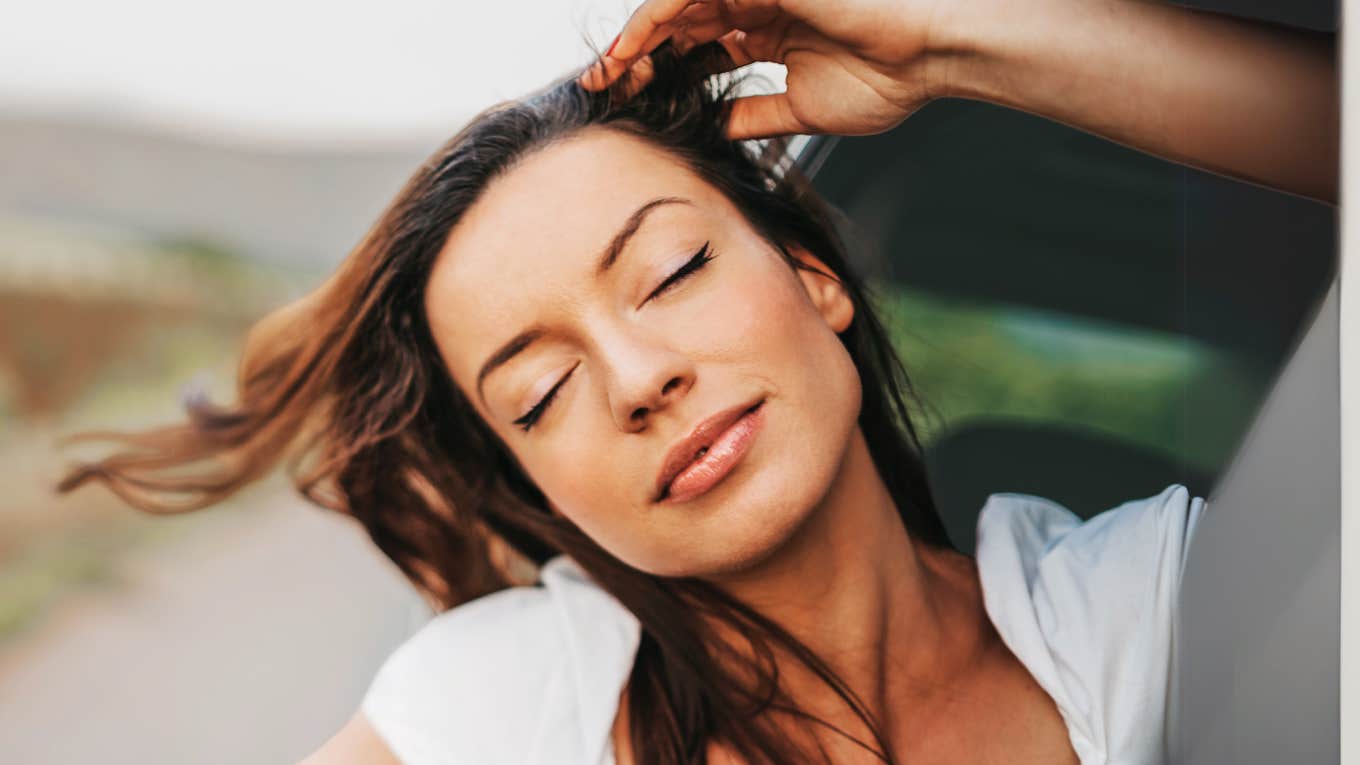Euphoric woman in love, alters brain.