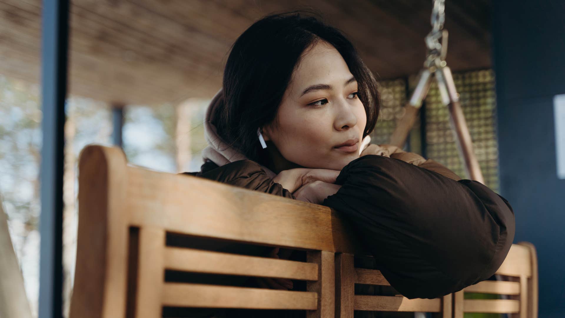 woman manifesting by daydreaming