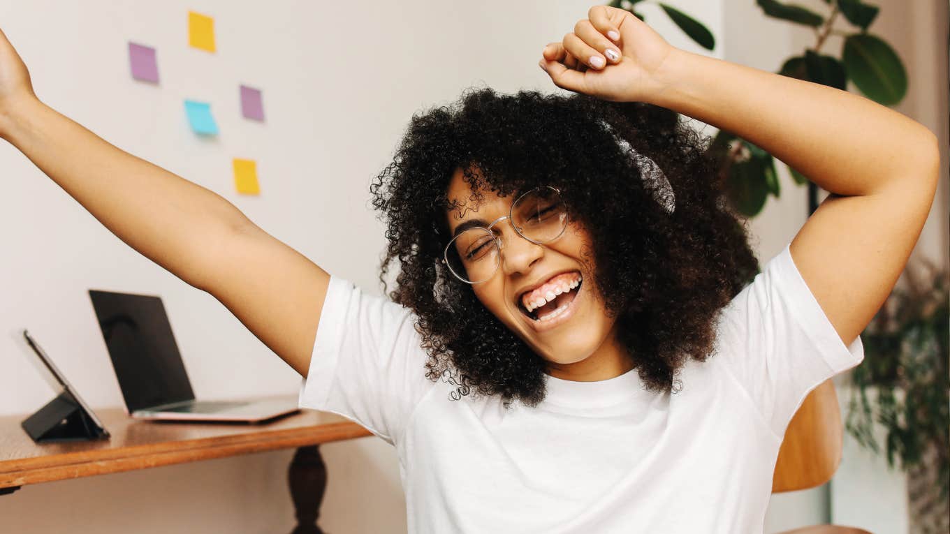Creativity Hacks So Strange, I Can’t Believe They Actually Worked Woman's creativity hack.