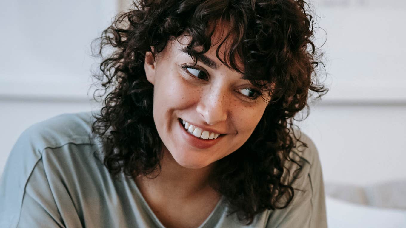 Encouraging Clues A Person’s Heart Isn’t Stuck On Their Ex Anymore, According To Psychology Woman realizes someone is heart isn't stuck on their ex anymore.