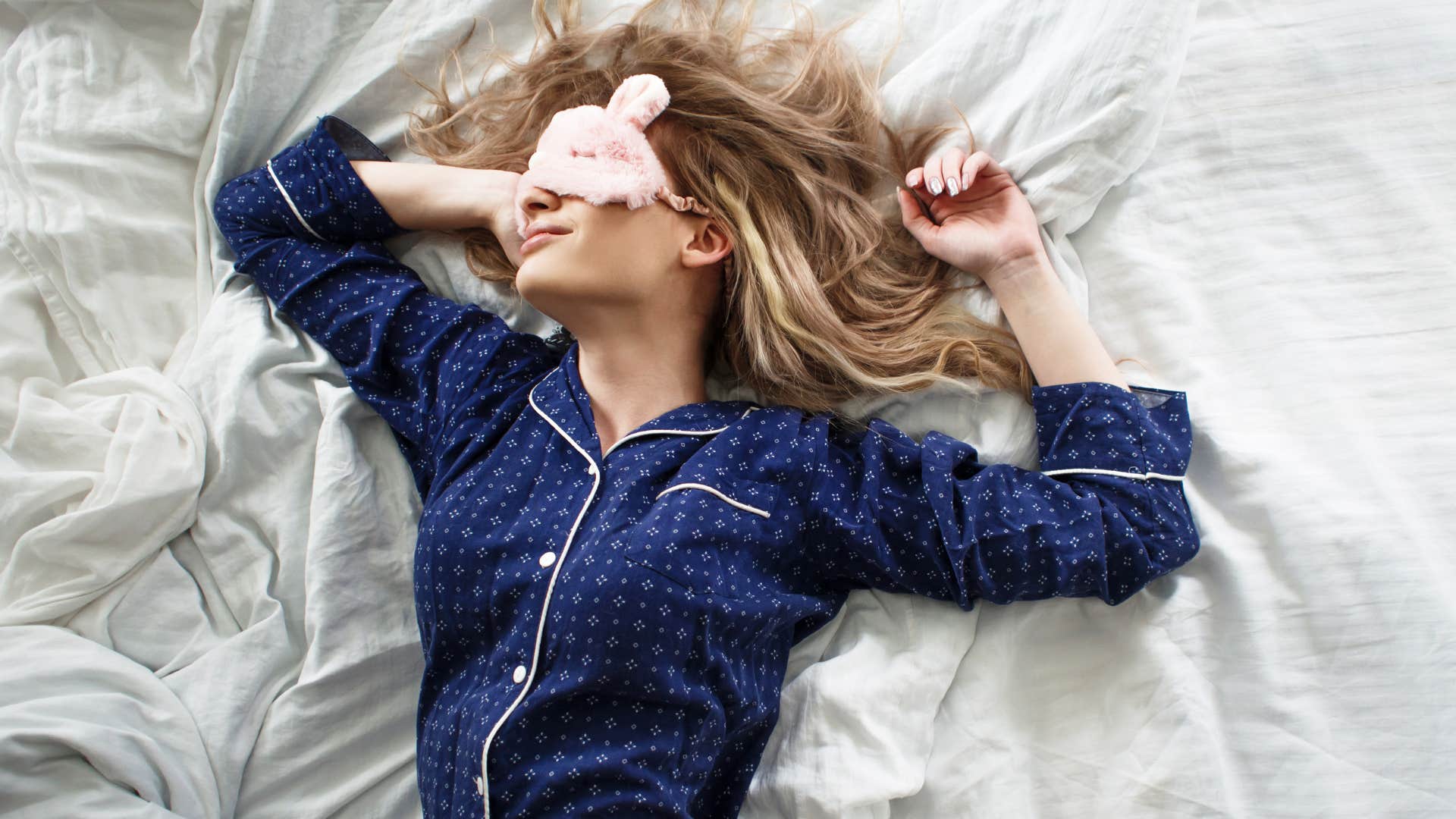 woman sleeping using an eye mask