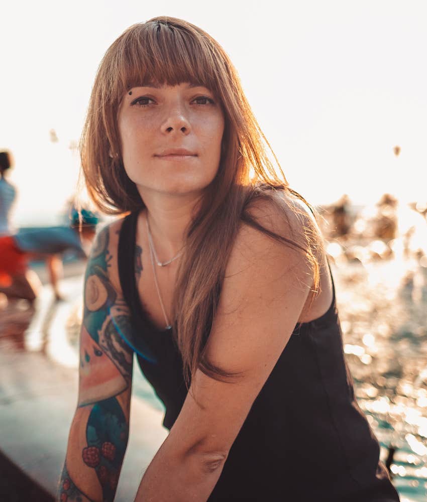 Woman doesn't do relationship activities to avoid catching feelings