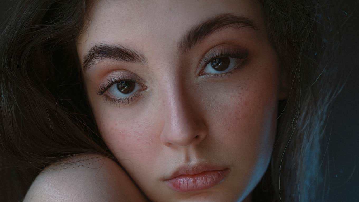Daily Habits Of People Who Break The Cycle Of A Dysfunctional Childhood, According To Family Experts Woman breaks dysfunctional childhood.