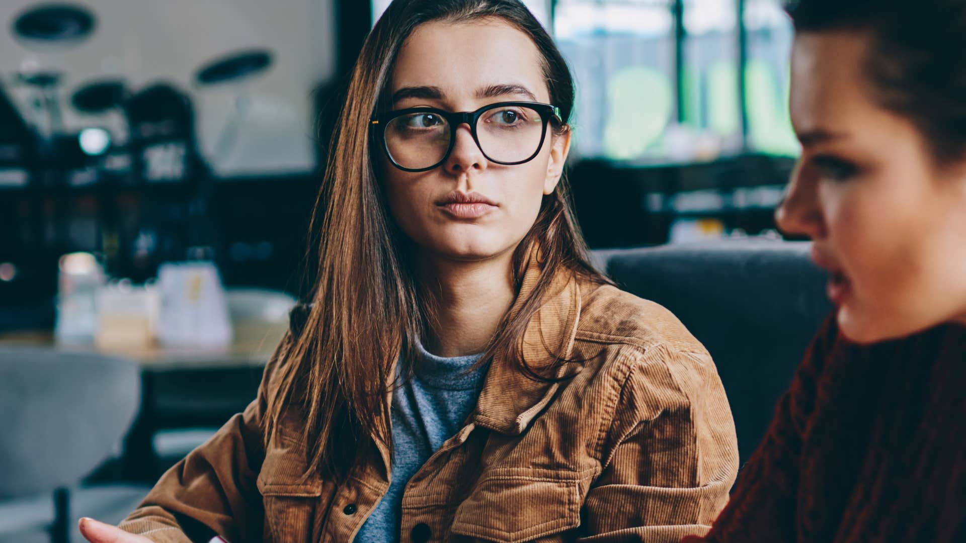 Woman overusing slang or swear words in a conversation.