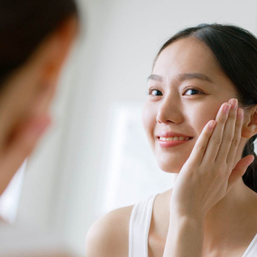 woman who has clear skin because she sleeps buck naked