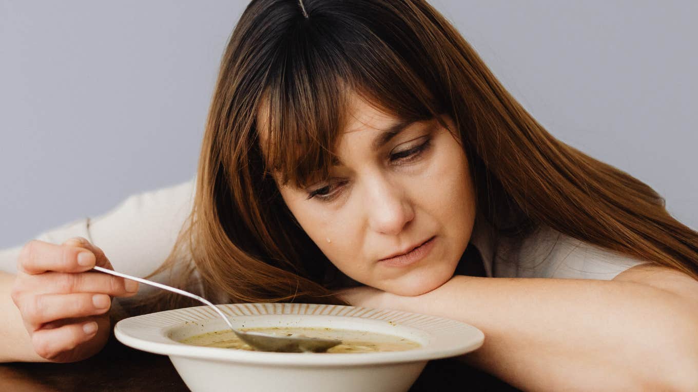 Popular Health Hacks That Are Destroying Women’s Bodies, According To Top Female Scientist Health hacks destroy womans body.