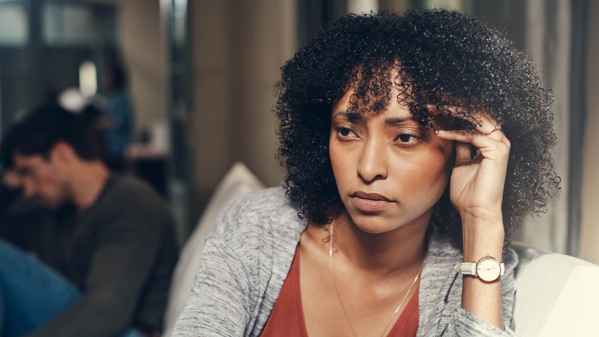 a woman realizes that her boyfriend minimizes their arguments to avoid accountability