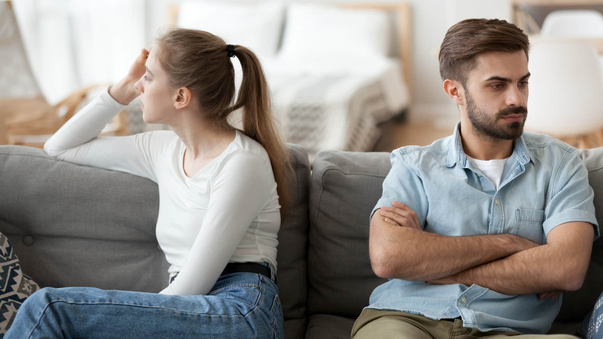 a man refuses to apologize to his girlfriend after an argument