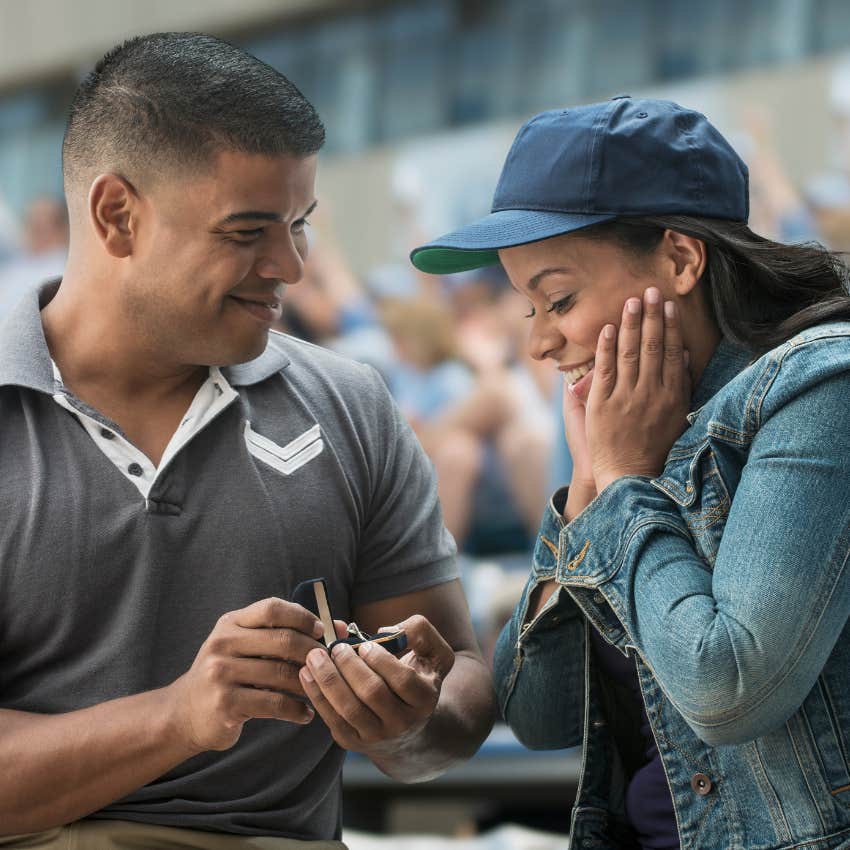 insanely creative marriage proposal at a baeball game