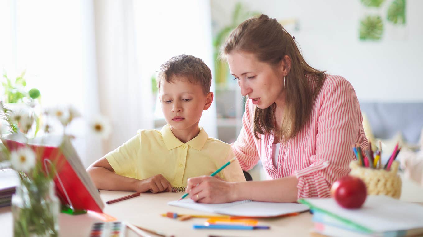 Mom Accidentally Admits To Doing Her Child's Homework Mom actively doing her child's homework after admitting it to teacher