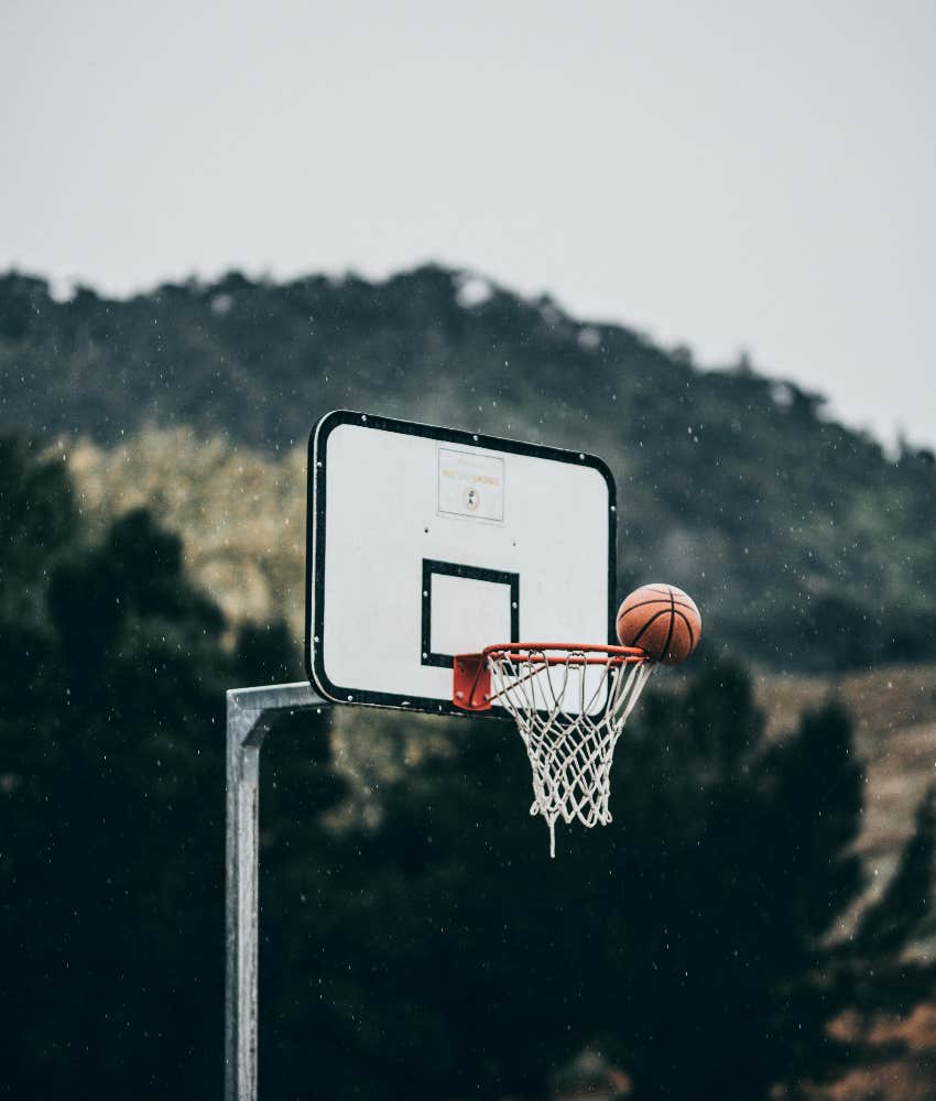 neighbor suing family kids basketball hoop