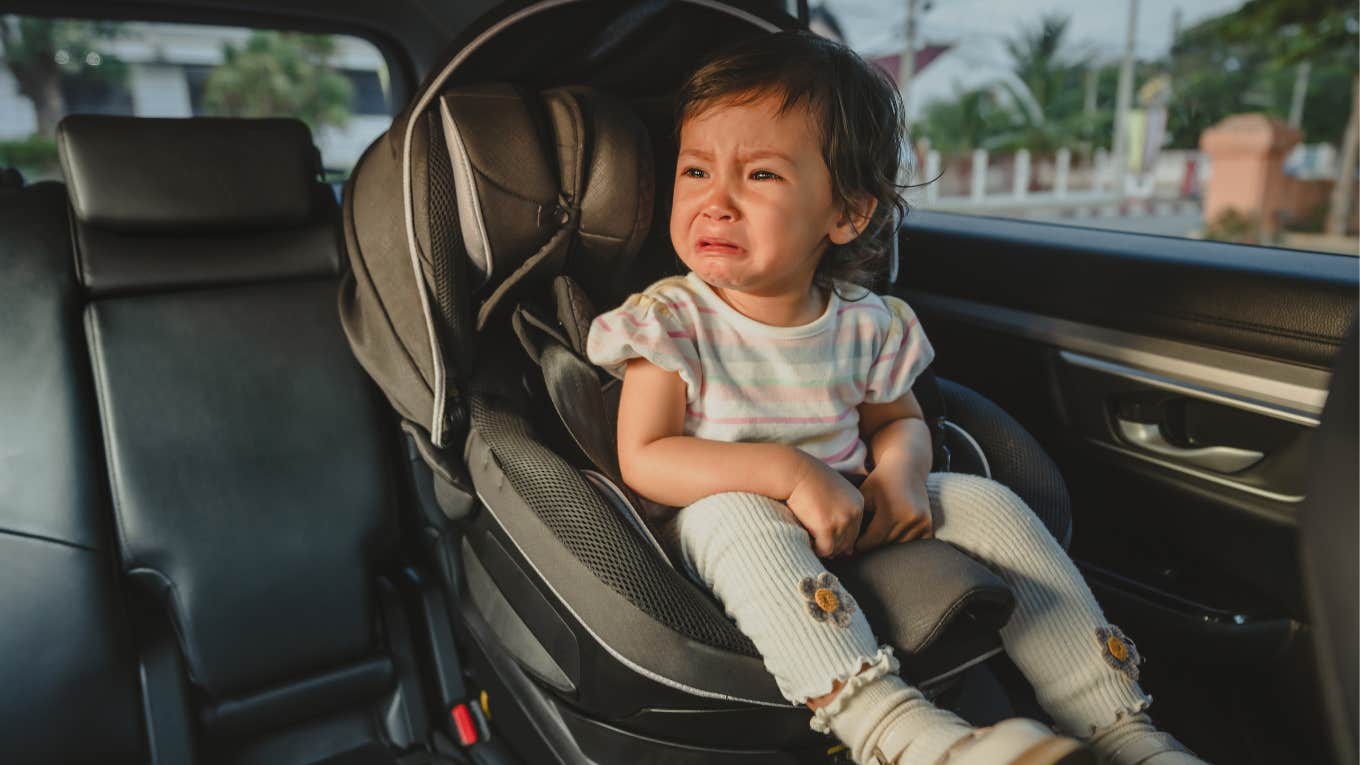 Panera Employee Refuses To Take Customer's Order Because Of Her Screaming Child Toddler screaming in the drive-thru at Panera where employee refuses to take mom's order