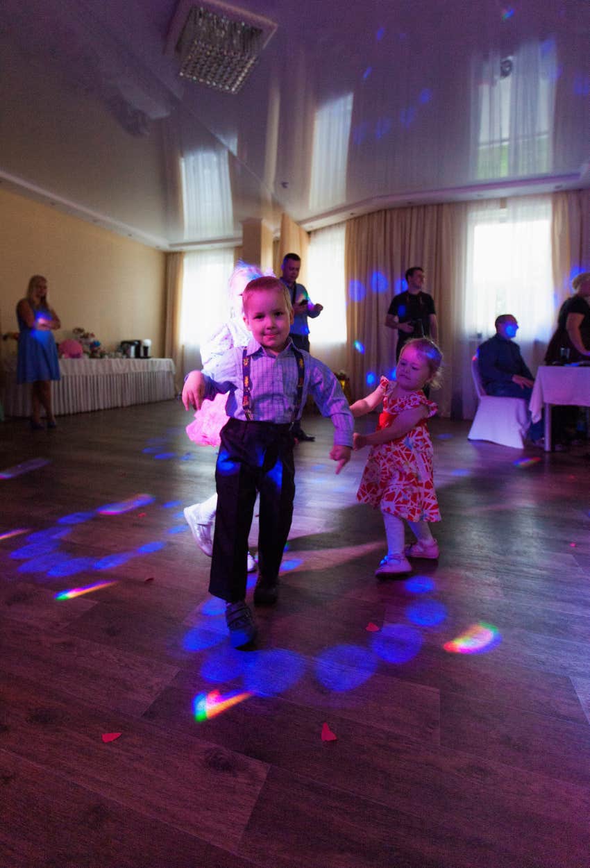 parents of rowdy kids refused to pay after bringing kids to a child-free wedding