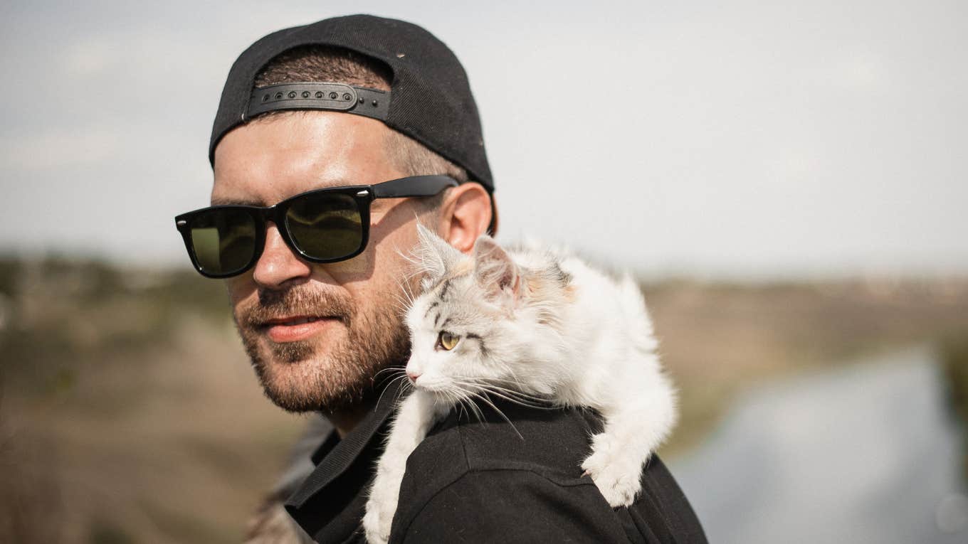 People Who Prefer Cats Over Dogs Display These Personality Traits Man who prefers cats over dogs has these specific personality traits