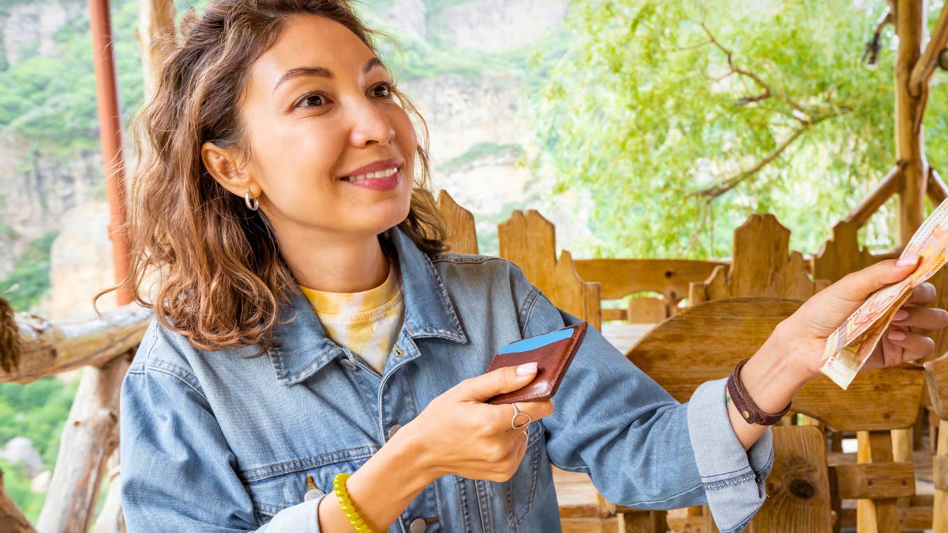 People Who Always Tip 20% Usually Have These Traits People Who Always Tip 20% Usually Have These Traits