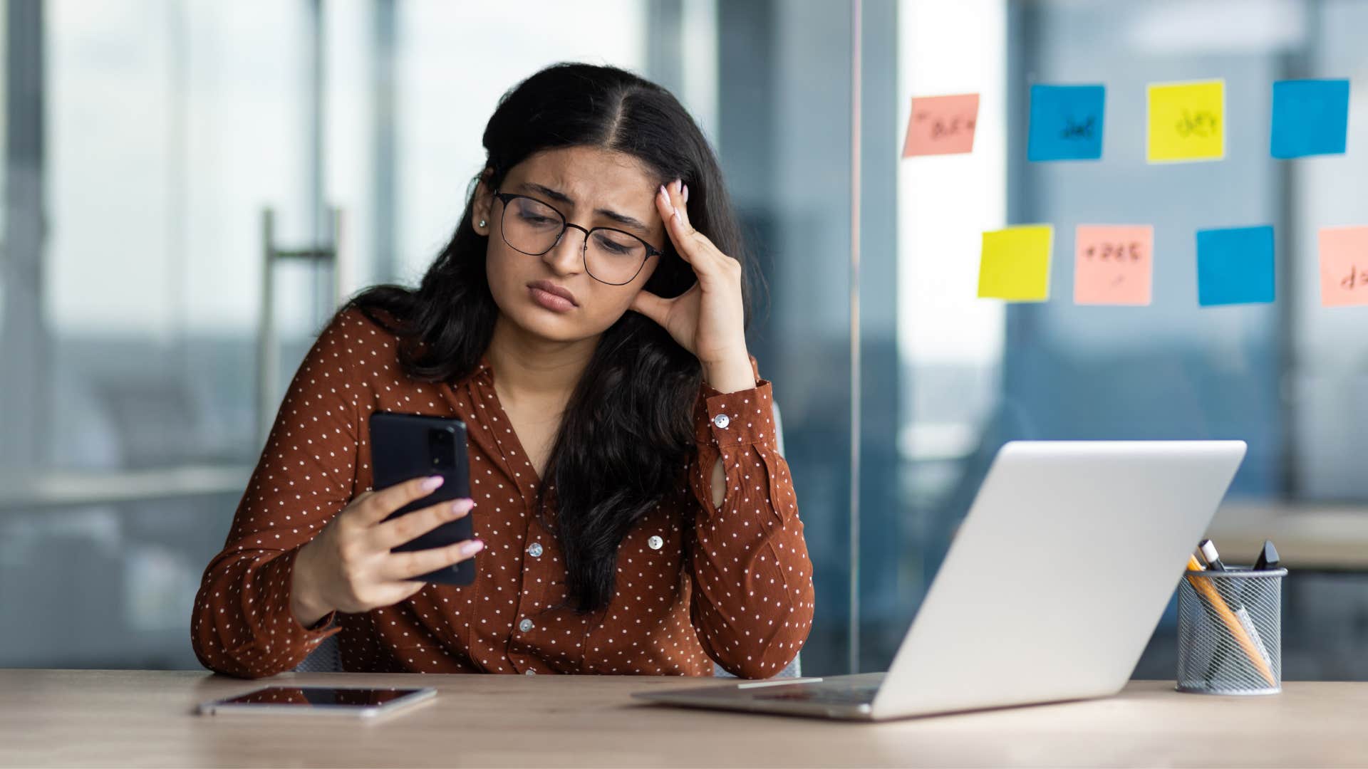 a woman sees her friends texts as low priority so she does not reply